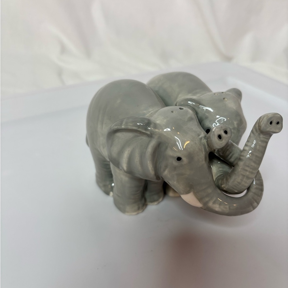 GANZ salt pepper shakers elephants entertwined trunks gray separable